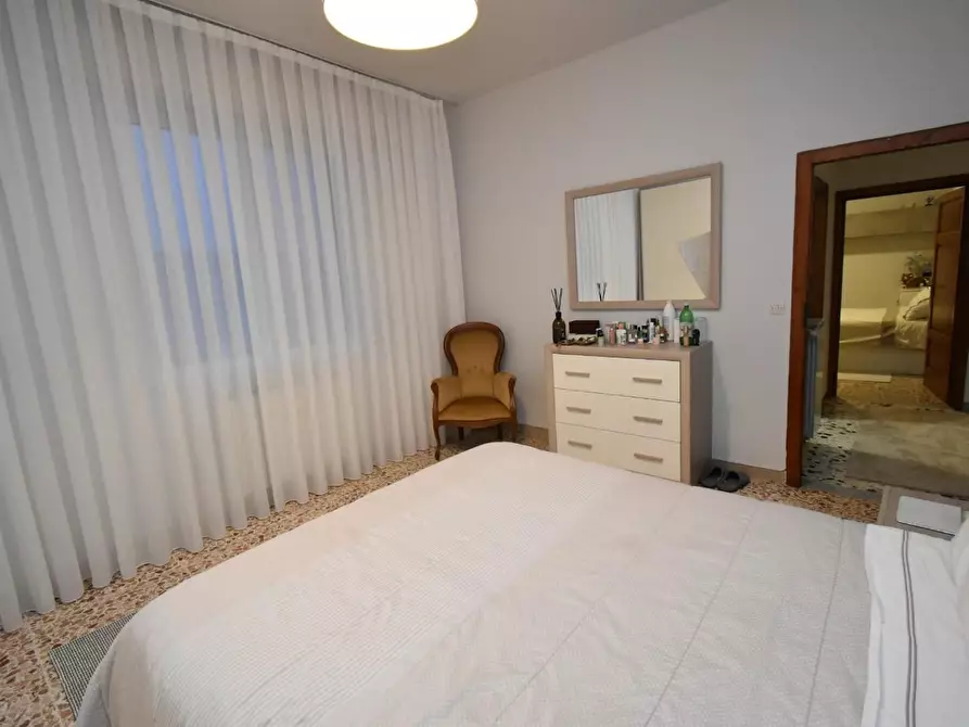 Immagine 40 di Villa in vendita  a Vecchiano