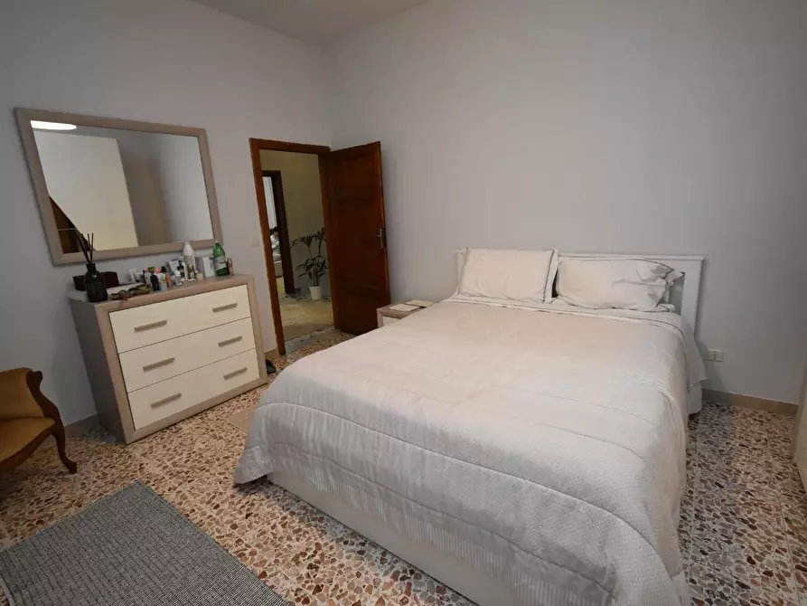 Immagine 39 di Villa in vendita  a Vecchiano