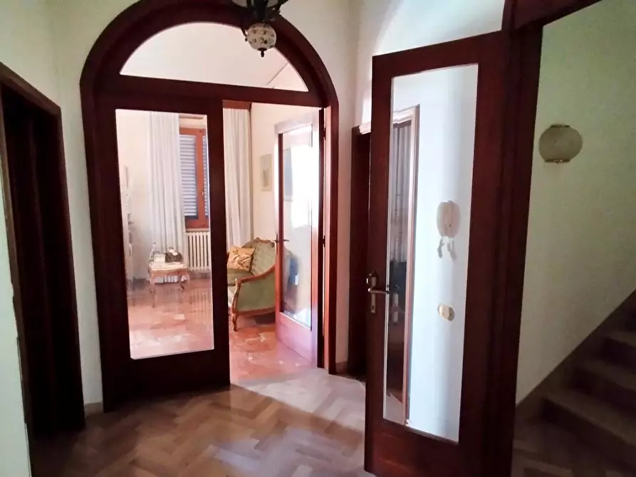 Immagine 3 di Villa in vendita  a Empoli