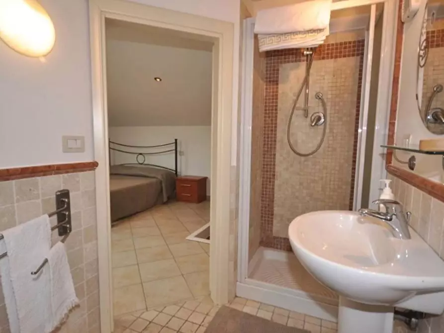 Immagine 15 di Casa bifamiliare in vendita  a Seravezza