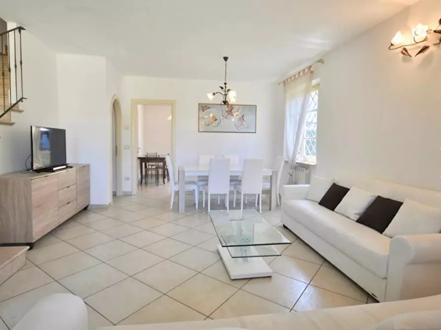 Immagine 3 di Casa bifamiliare in vendita  a Seravezza