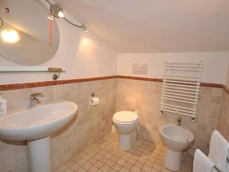 Immagine 16 di Casa bifamiliare in vendita  a Seravezza