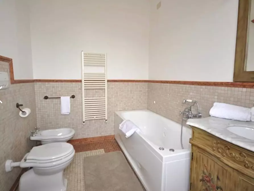 Immagine 14 di Casa bifamiliare in vendita  a Seravezza