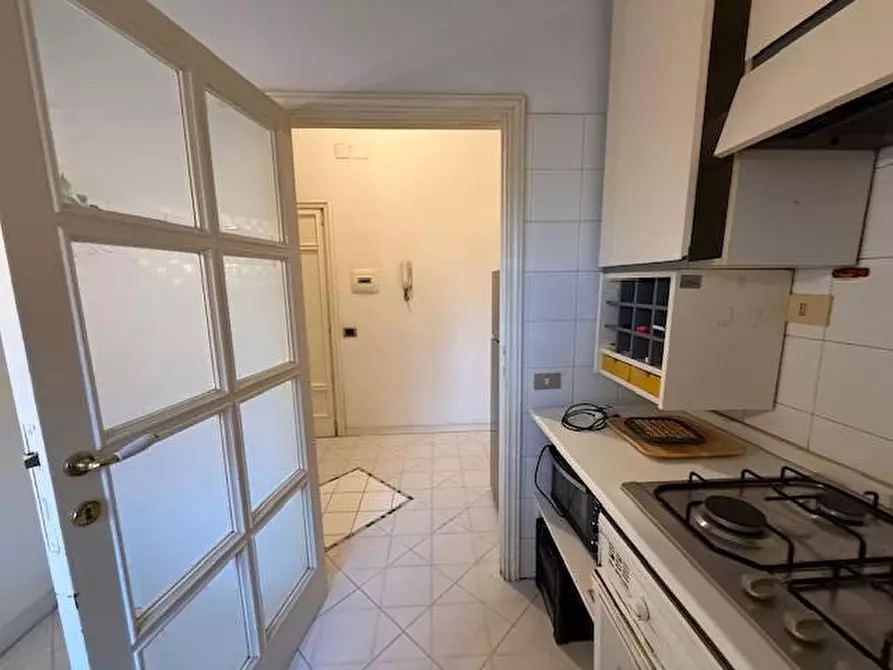 Immagine 13 di Appartamento in vendita  a Siena