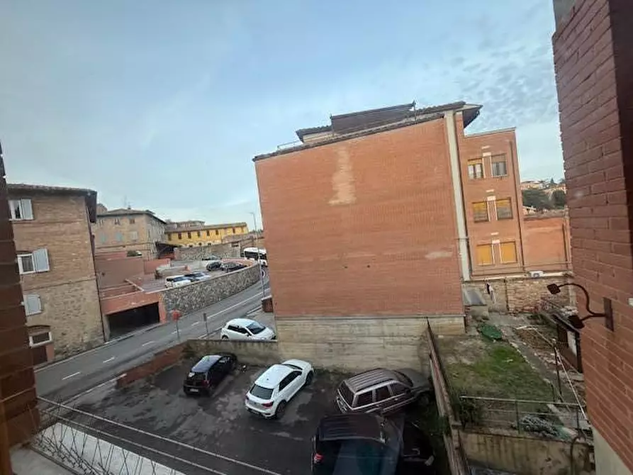 Immagine 12 di Appartamento in vendita  a Siena