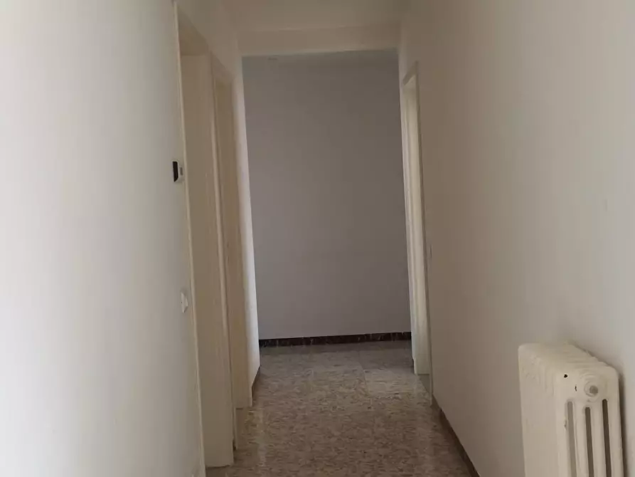 Immagine 13 di Appartamento in affitto  a Lucca