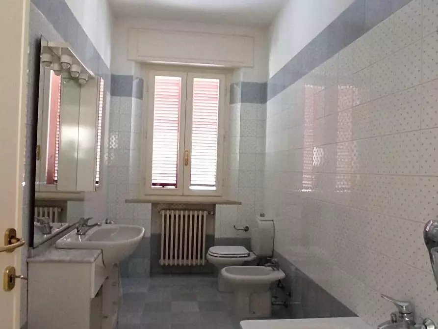 Immagine 8 di Appartamento in affitto  a Lucca