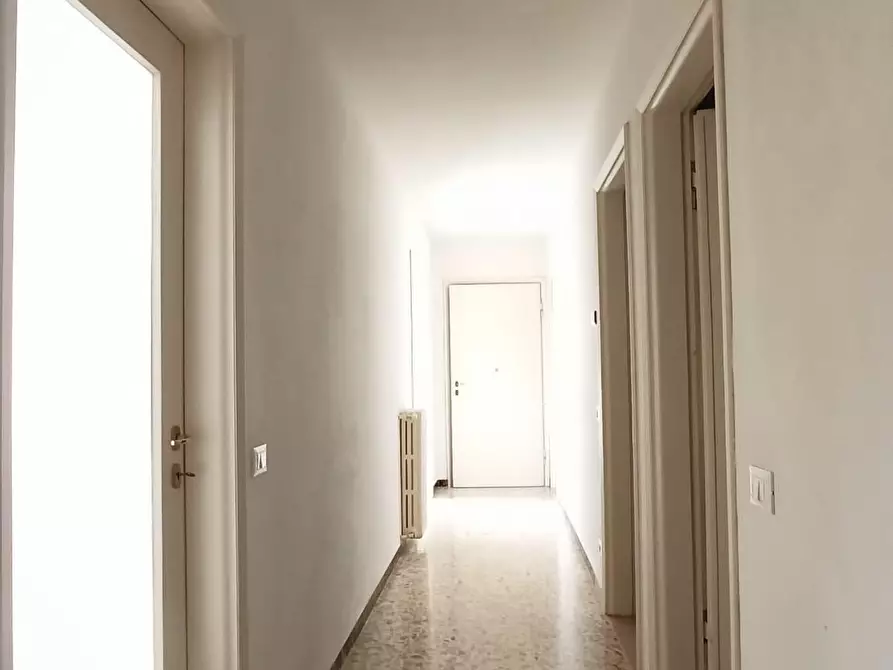 Immagine 6 di Appartamento in affitto  a Lucca