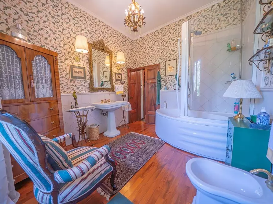 Immagine 21 di Villa in vendita  a Vicopisano