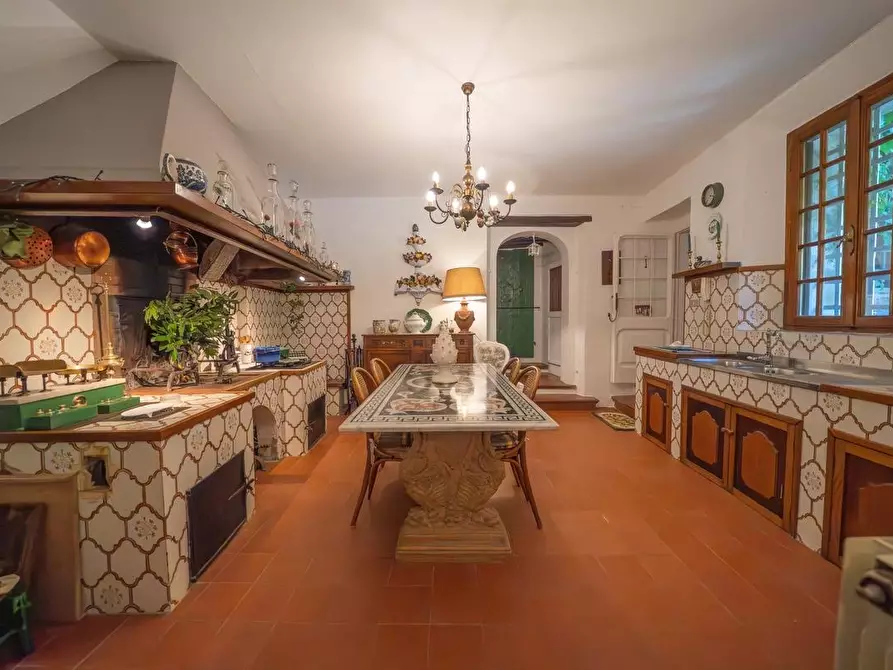 Immagine 12 di Villa in vendita  a Vicopisano