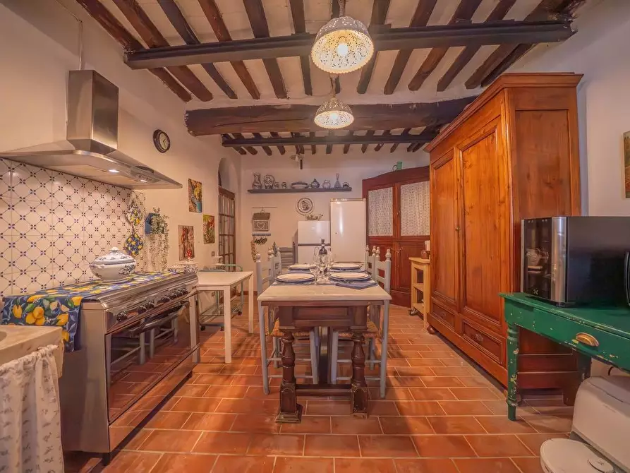 Immagine 34 di Villa in vendita  a Vicopisano