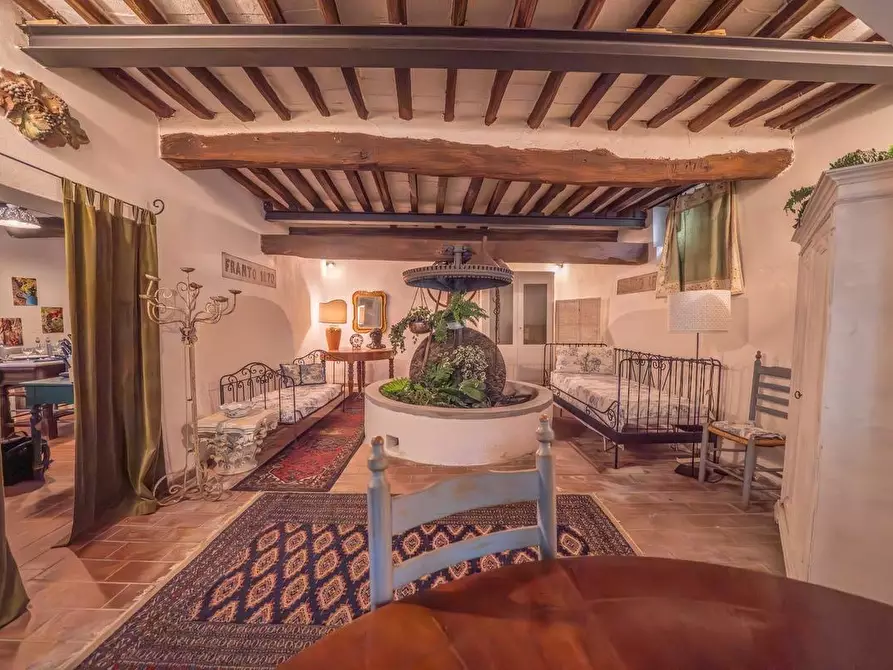 Immagine 39 di Villa in vendita  a Vicopisano