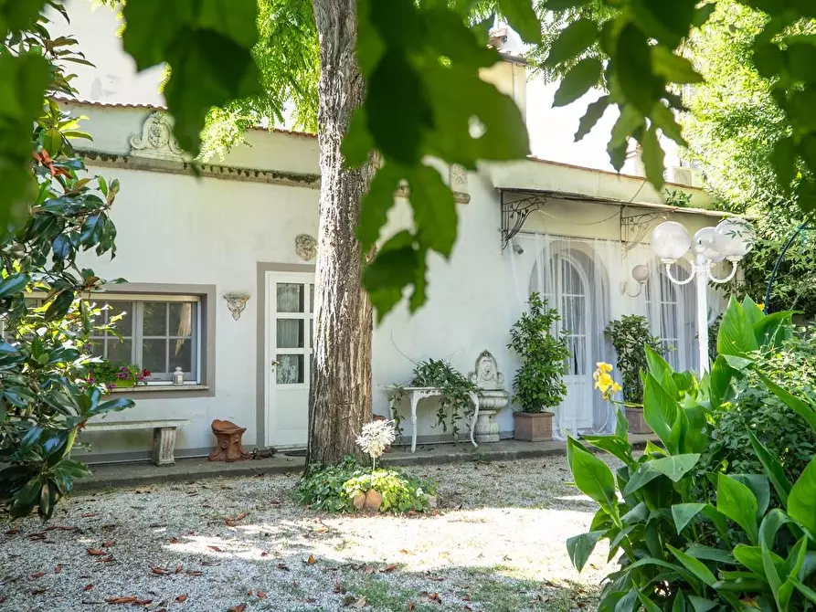 Immagine 2 di Villa in vendita  a Vicopisano