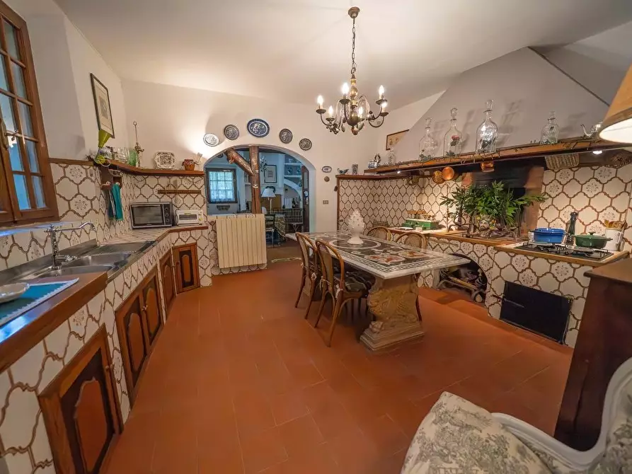 Immagine 9 di Villa in vendita  a Vicopisano