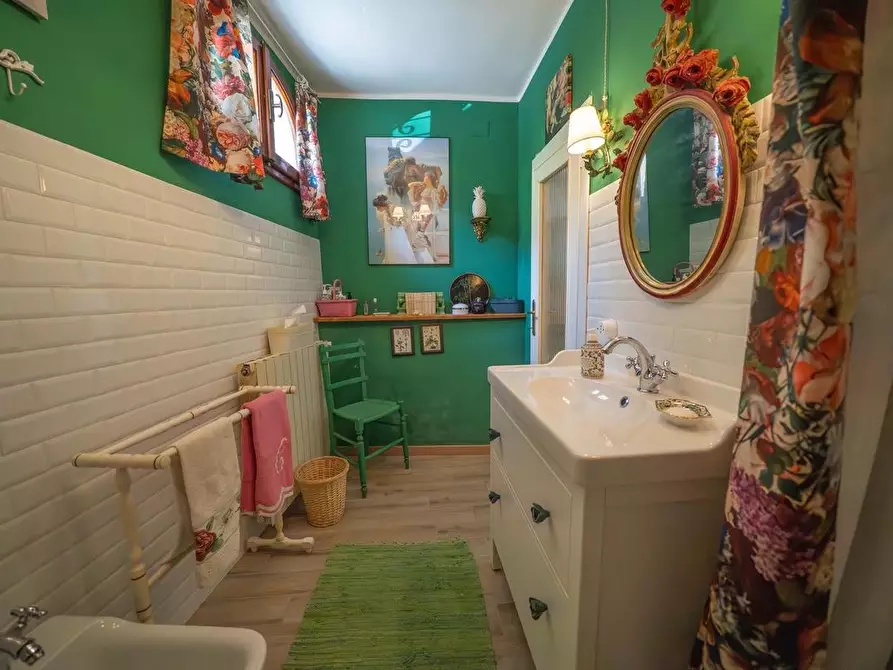 Immagine 11 di Villa in vendita  a Vicopisano