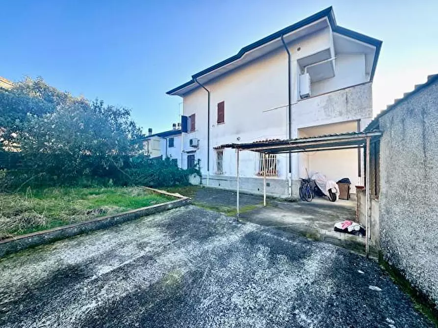 Immagine 2 di Casa bifamiliare in vendita  a Carrara
