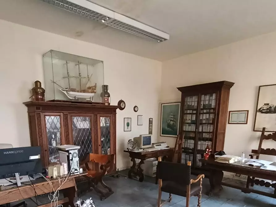 Immagine 2 di Ufficio in vendita  a Livorno