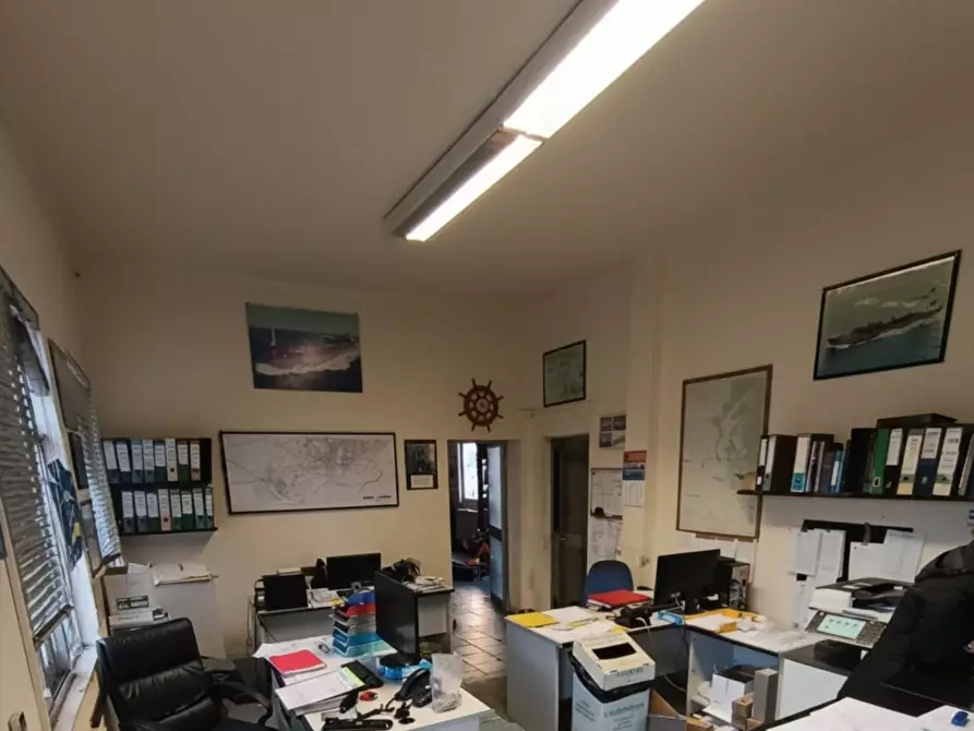 Immagine 3 di Ufficio in vendita  a Livorno