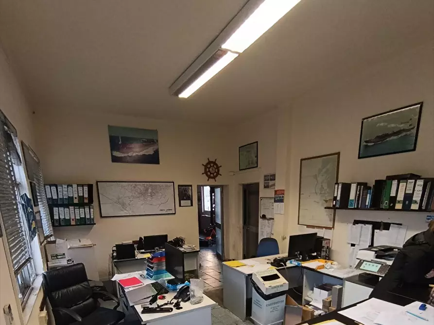 Immagine 3 di Ufficio in vendita  a Livorno