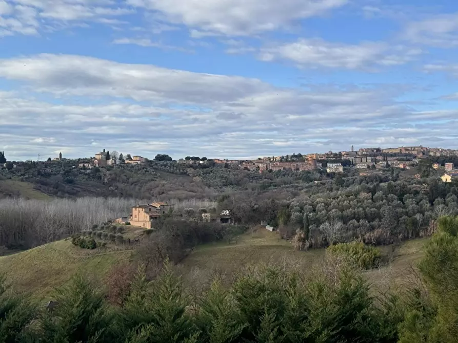 Immagine 9 di Casa bifamiliare in vendita  a Siena