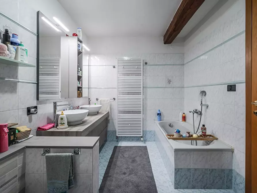 Immagine 9 di Appartamento in vendita  a Reggio Nell'emilia