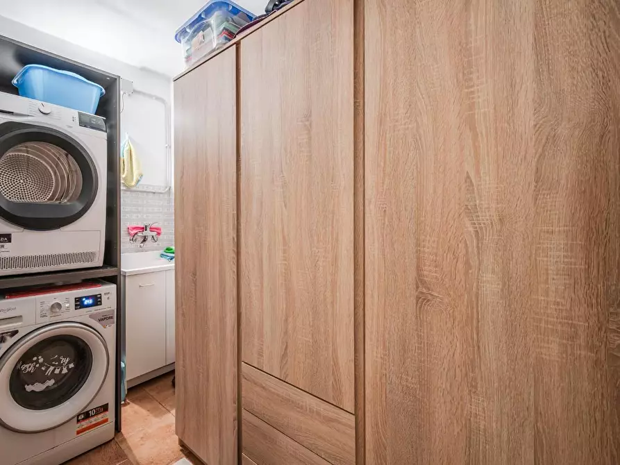 Immagine 14 di Appartamento in vendita  a Reggio Nell'emilia