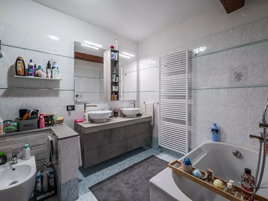 Immagine 11 di Appartamento in vendita  a Reggio Nell'emilia