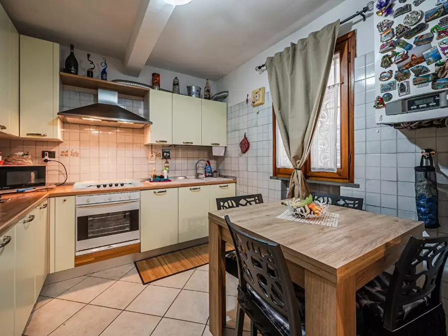 Immagine 7 di Appartamento in vendita  a Reggio Nell'emilia