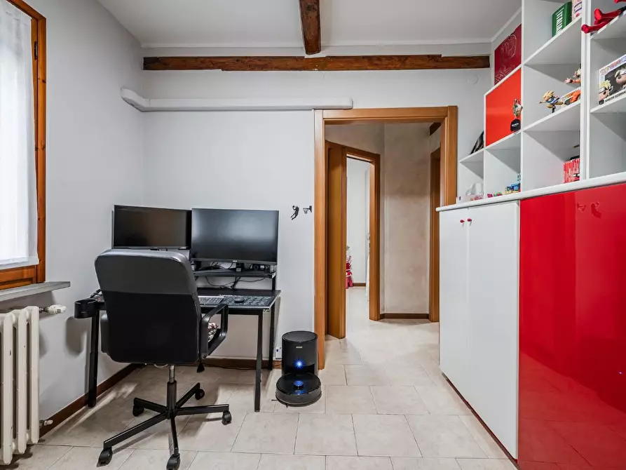 Immagine 19 di Appartamento in vendita  a Reggio Nell'emilia