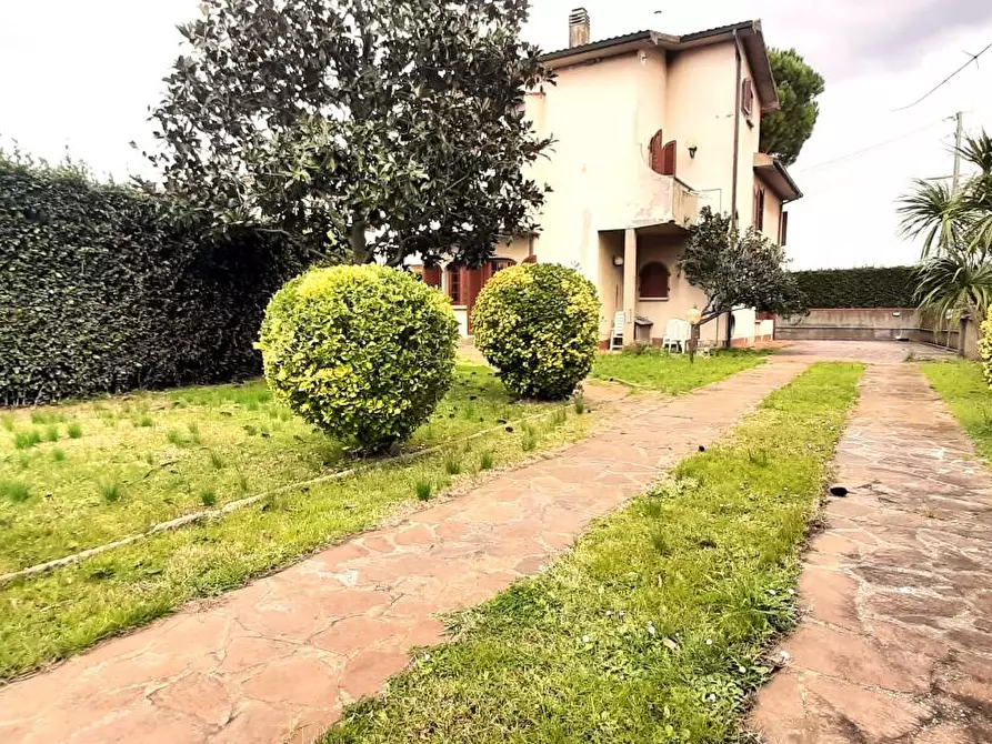 Immagine 1 di Villa in vendita  a Castellina Marittima