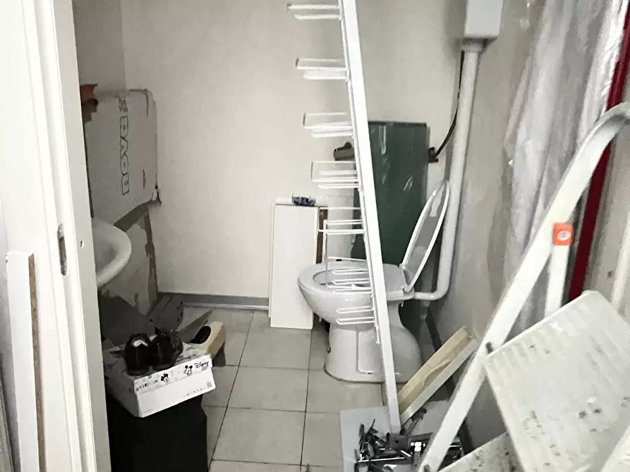 Immagine 5 di Locale commerciale in affitto  a Poggibonsi