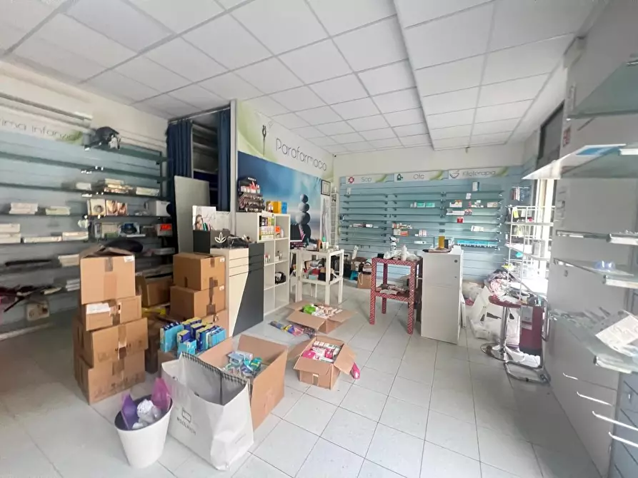 Immagine 1 di Locale commerciale in affitto  a Poggibonsi