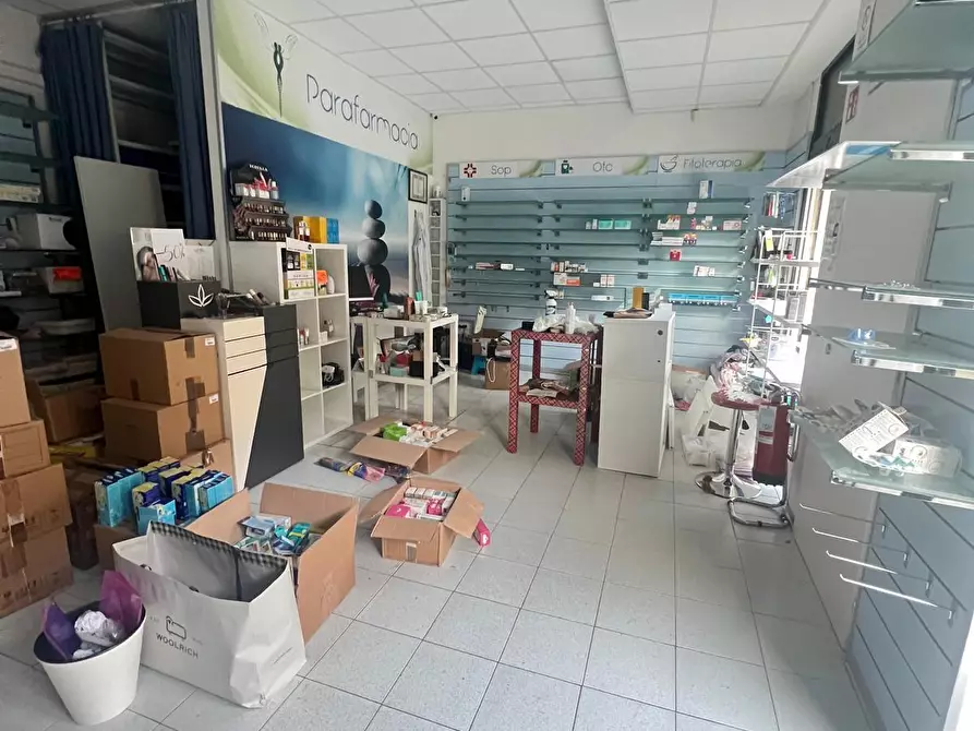 Immagine 7 di Locale commerciale in affitto  a Poggibonsi