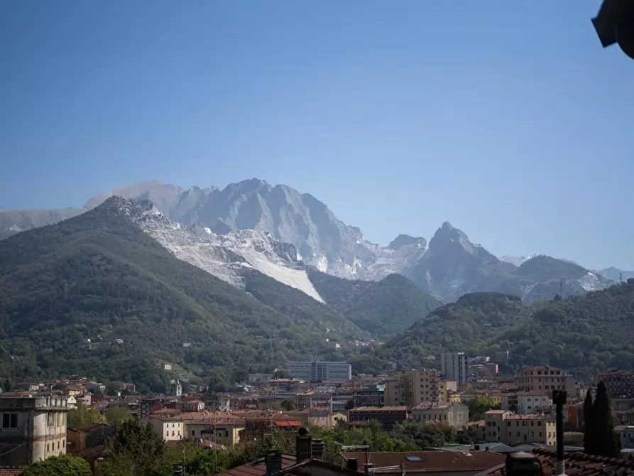 Immagine 49 di Appartamento in vendita  a Carrara