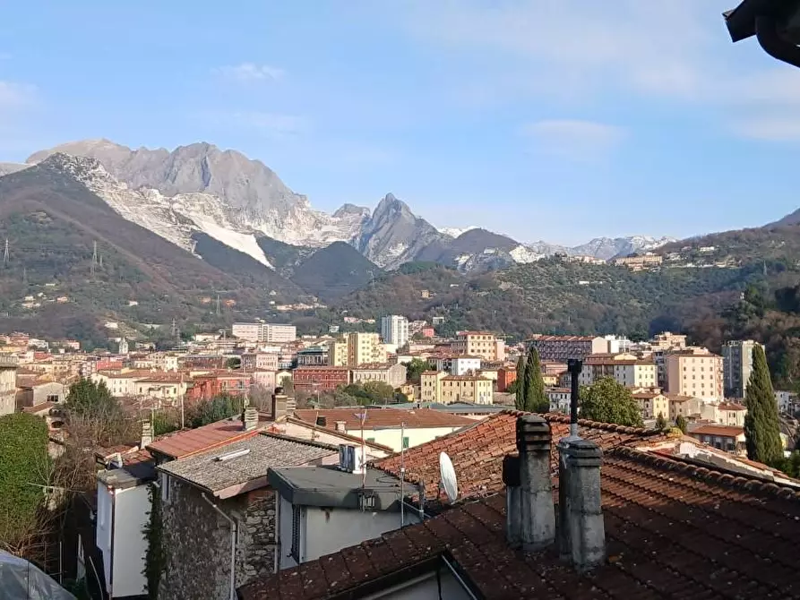 Immagine 13 di Appartamento in vendita  a Carrara