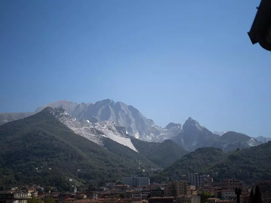 Immagine 50 di Appartamento in vendita  a Carrara