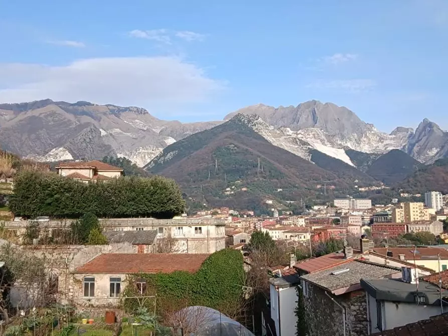 Immagine 18 di Appartamento in vendita  a Carrara
