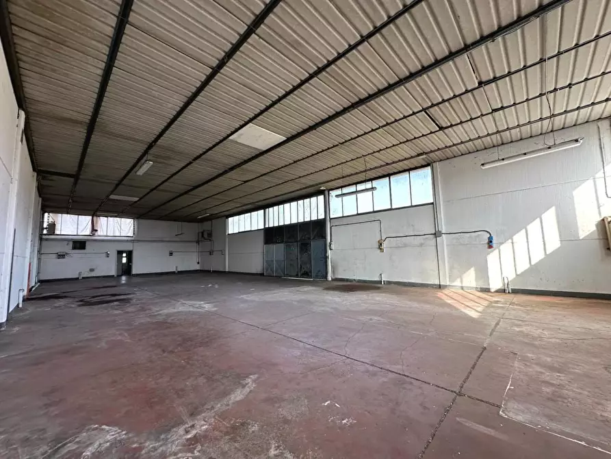 Immagine 10 di Attività artigianale in vendita  a Capannori