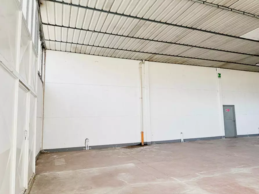 Immagine 14 di Attività artigianale in vendita  a Capannori