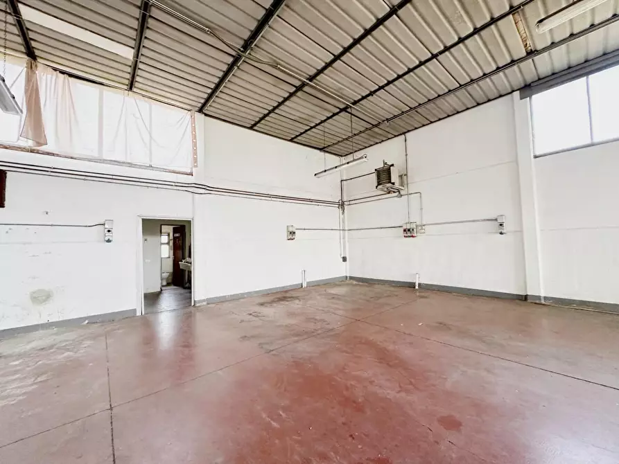 Immagine 16 di Attività artigianale in vendita  a Capannori