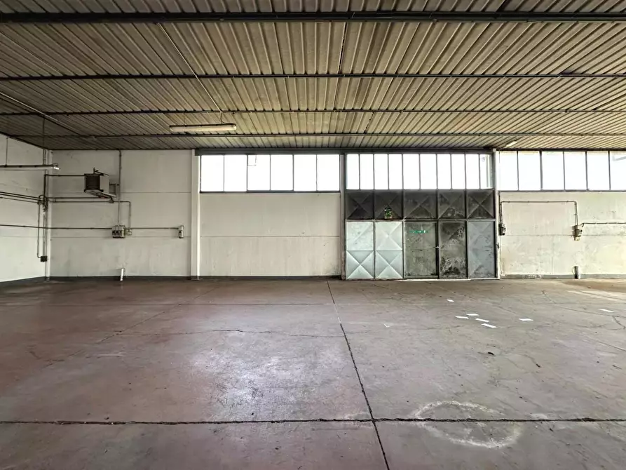 Immagine 12 di Attività artigianale in vendita  a Capannori