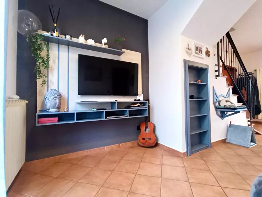 Immagine 1 di Appartamento in vendita  a Massa