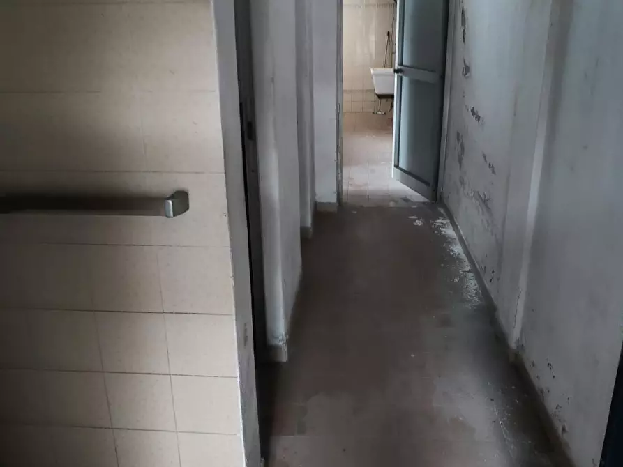 Immagine 18 di Capannone industriale in vendita  a Livorno