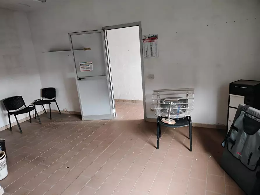 Immagine 11 di Capannone industriale in vendita  a Livorno