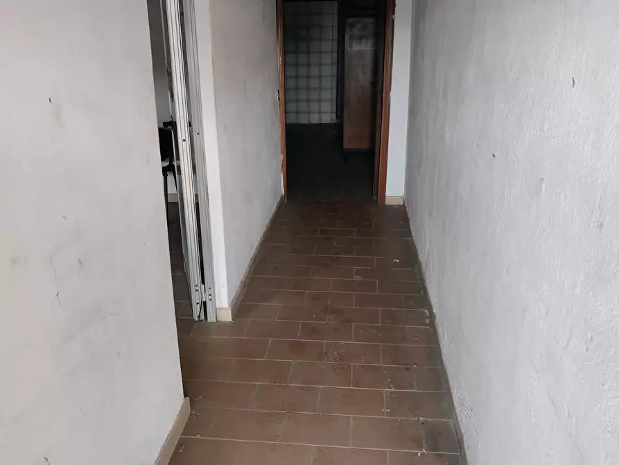 Immagine 12 di Capannone industriale in vendita  a Livorno