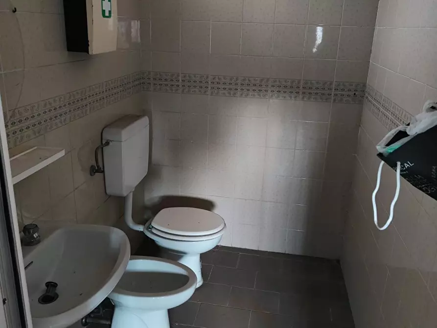 Immagine 16 di Capannone industriale in vendita  a Livorno