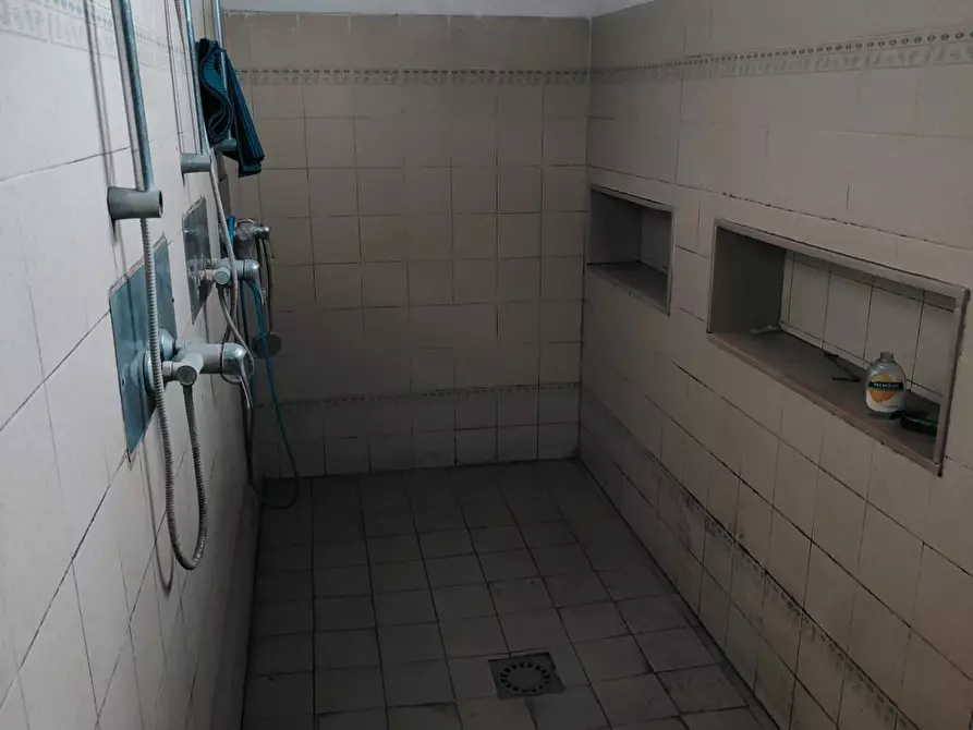 Immagine 15 di Capannone industriale in vendita  a Livorno