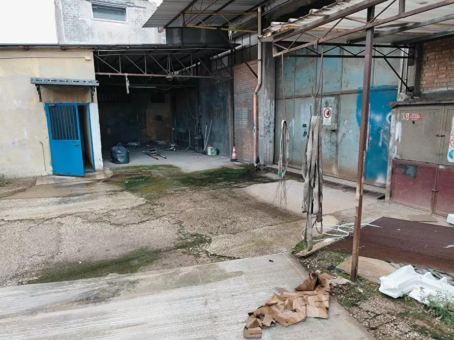 Immagine 19 di Capannone industriale in vendita  a Livorno