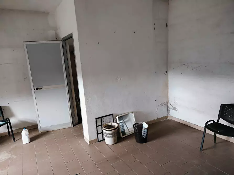 Immagine 8 di Capannone industriale in vendita  a Livorno