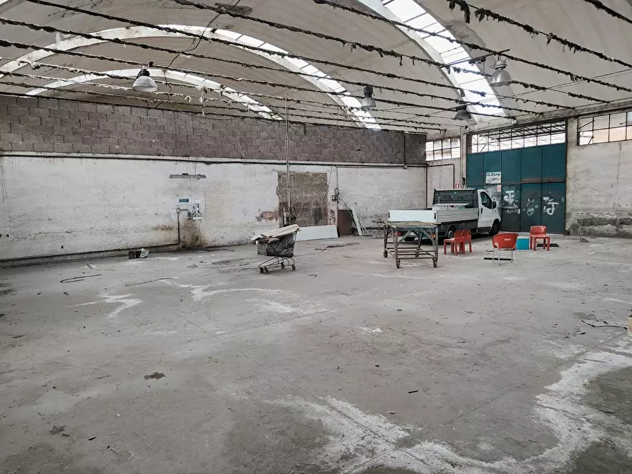 Immagine 3 di Capannone industriale in vendita  a Livorno